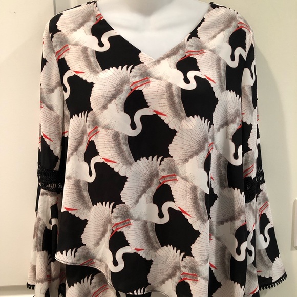 NWOT Alfani blouse sz Small Black w White and Red swans - Picture 1 of 8
